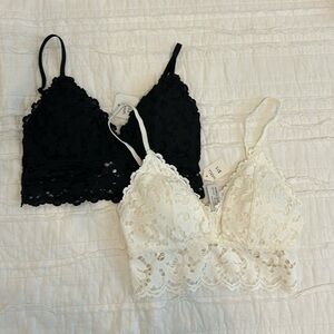 NWT. Lace Bralettes. Size small